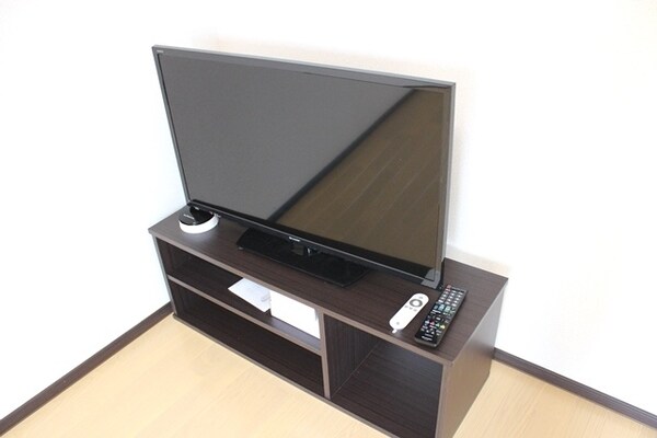 設備(32型のテレビ設置あります。レオリモコンでの操作も可能です。)