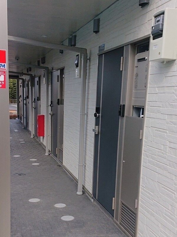 エントランス(廊下側写真)