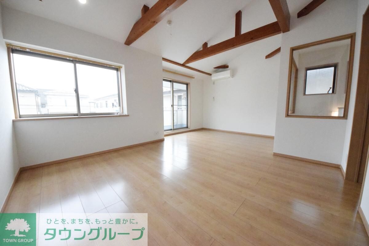 物件内観写真2　(リビング/居室)