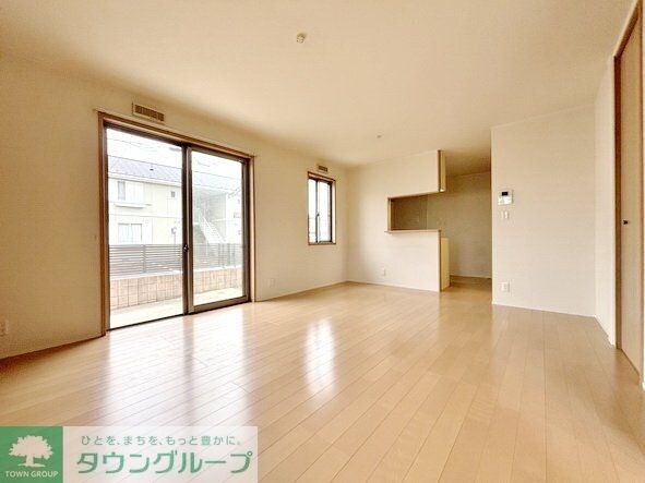 物件内観写真2　(リビング/居室)