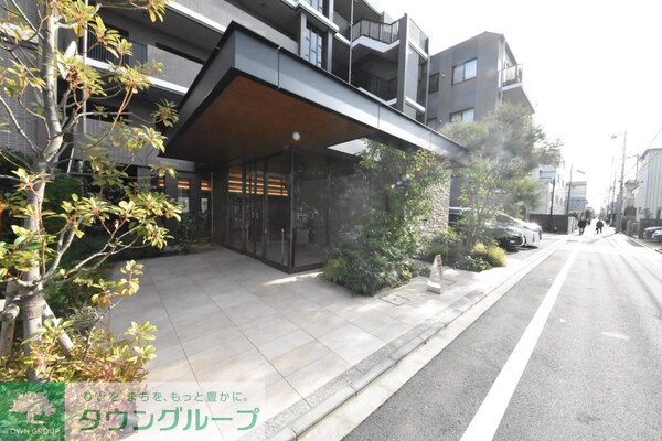 エントランス(駐車場)