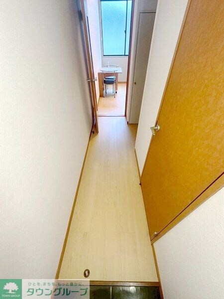 物件内観写真4　(玄関)