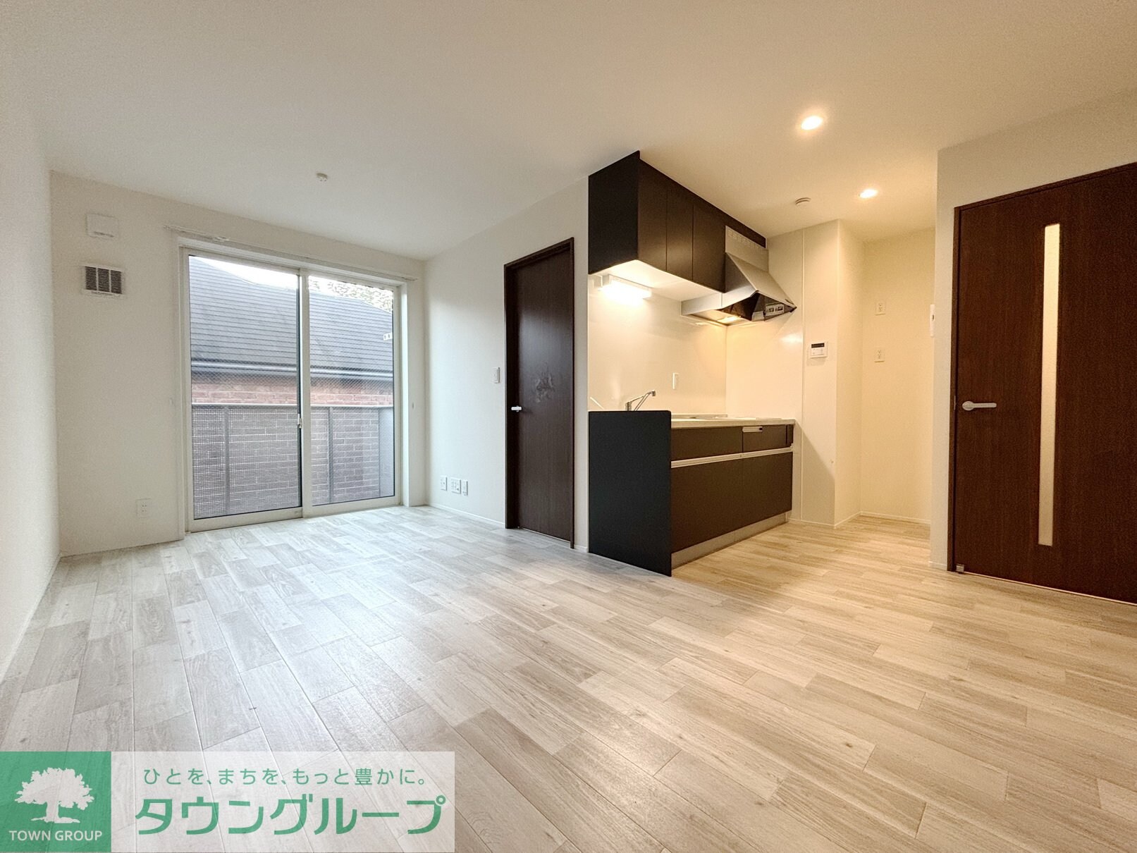 物件内観写真2　(リビング/居室)