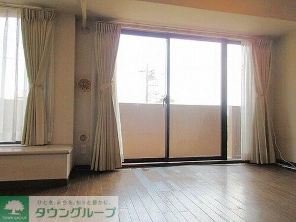 その他室内・内装(リビングダイニング　※内装前、カーテン撤去予定)