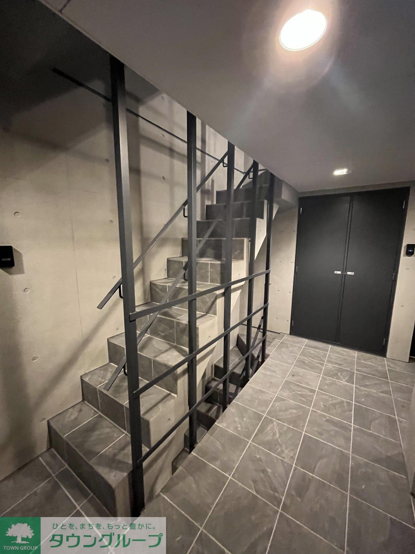 物件内観写真5　(エントランス)