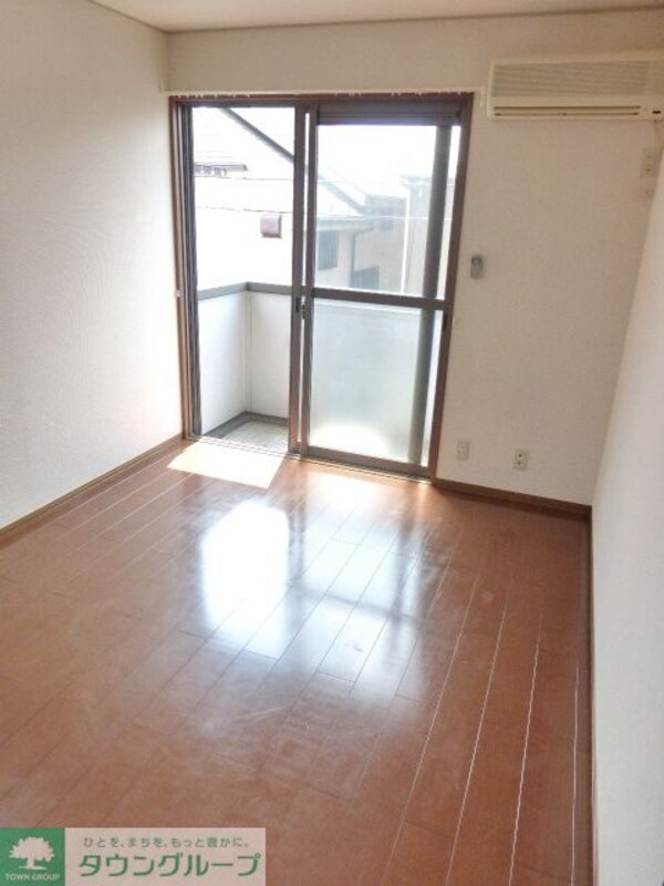 寝室(日当たり良好のお部屋です)