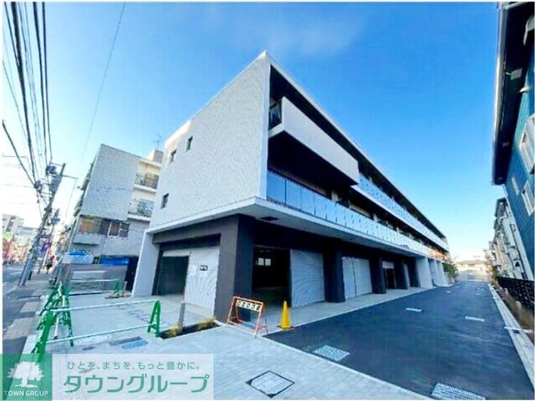 外観(★調布駅5分★どっしり構えたマンションです★)