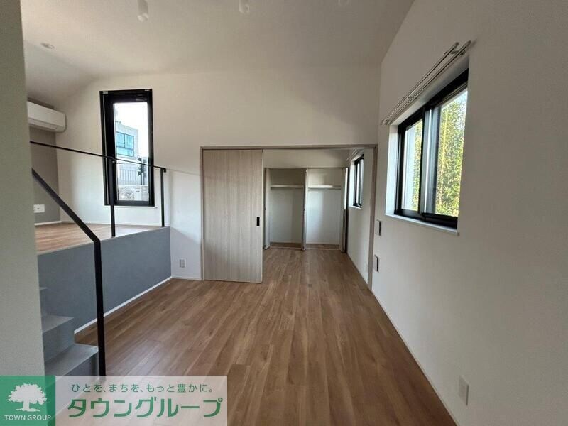 物件内観写真2　(リビング/居室)