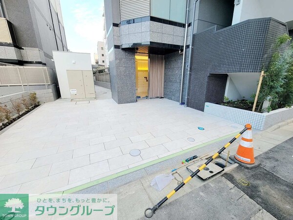 エントランス(駐車場)