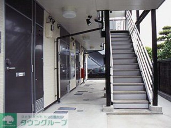 エントランス(設備・仕様は号室により異なる為、現況を優先致します。)