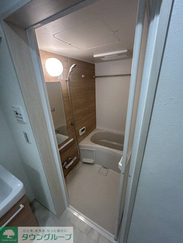 バス／シャワールーム等(玄関)