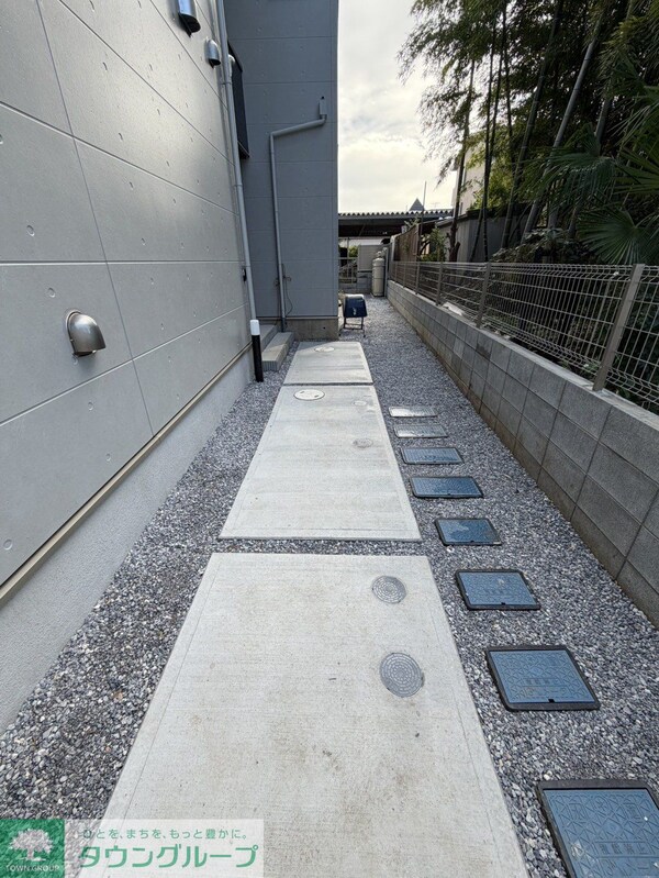 エントランス(駐車場)