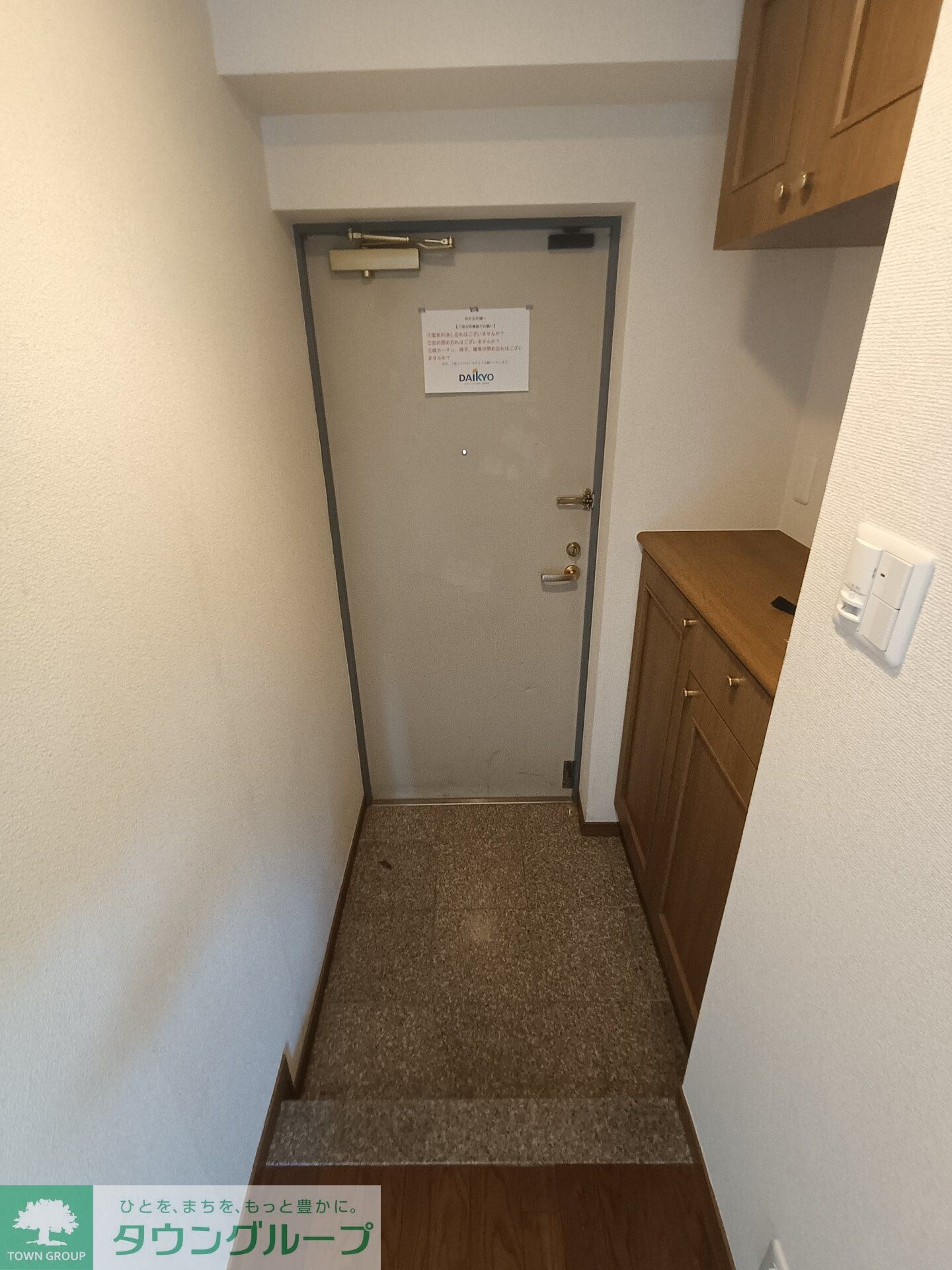 物件内観写真7　(玄関)