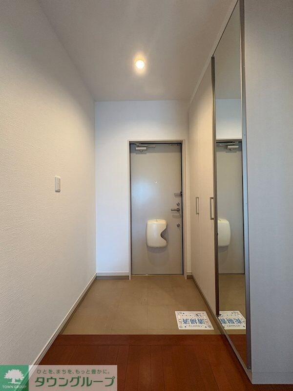 物件内観写真4　(玄関)