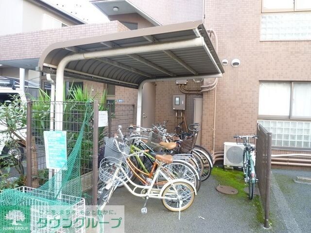 物件内観写真4　(★屋根がついてる駐輪場です★)