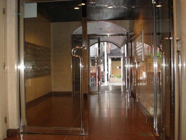 エントランス(★防犯カメラ完備★)