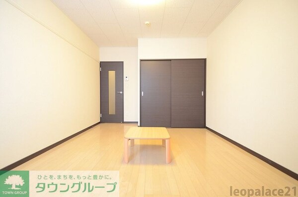リビング・居室(設備・仕様は号室により異なる為、現況を優先致します。)