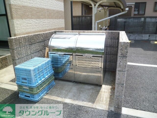 物件内観写真16　(敷地内ゴミ置き場)