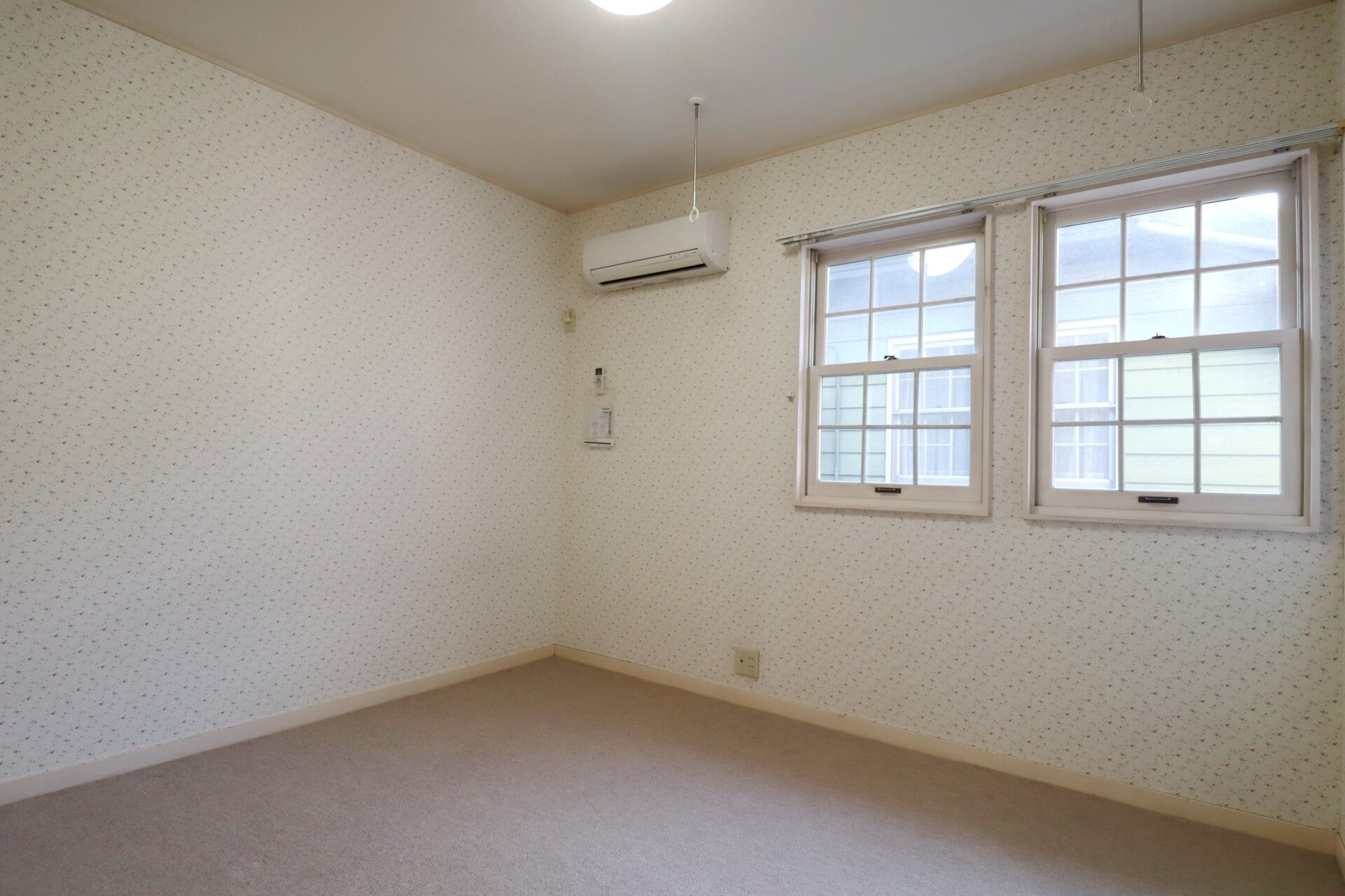 物件内観写真2　(リビング/居室)