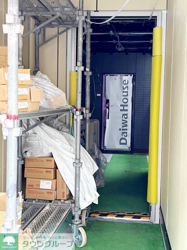 玄関(駐車場)