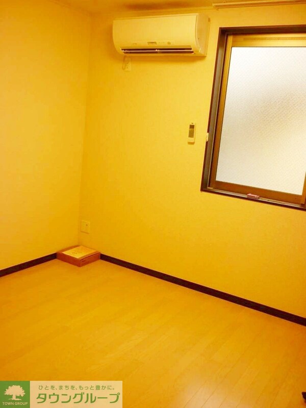 寝室(床材や設備は号室によって異なります。)