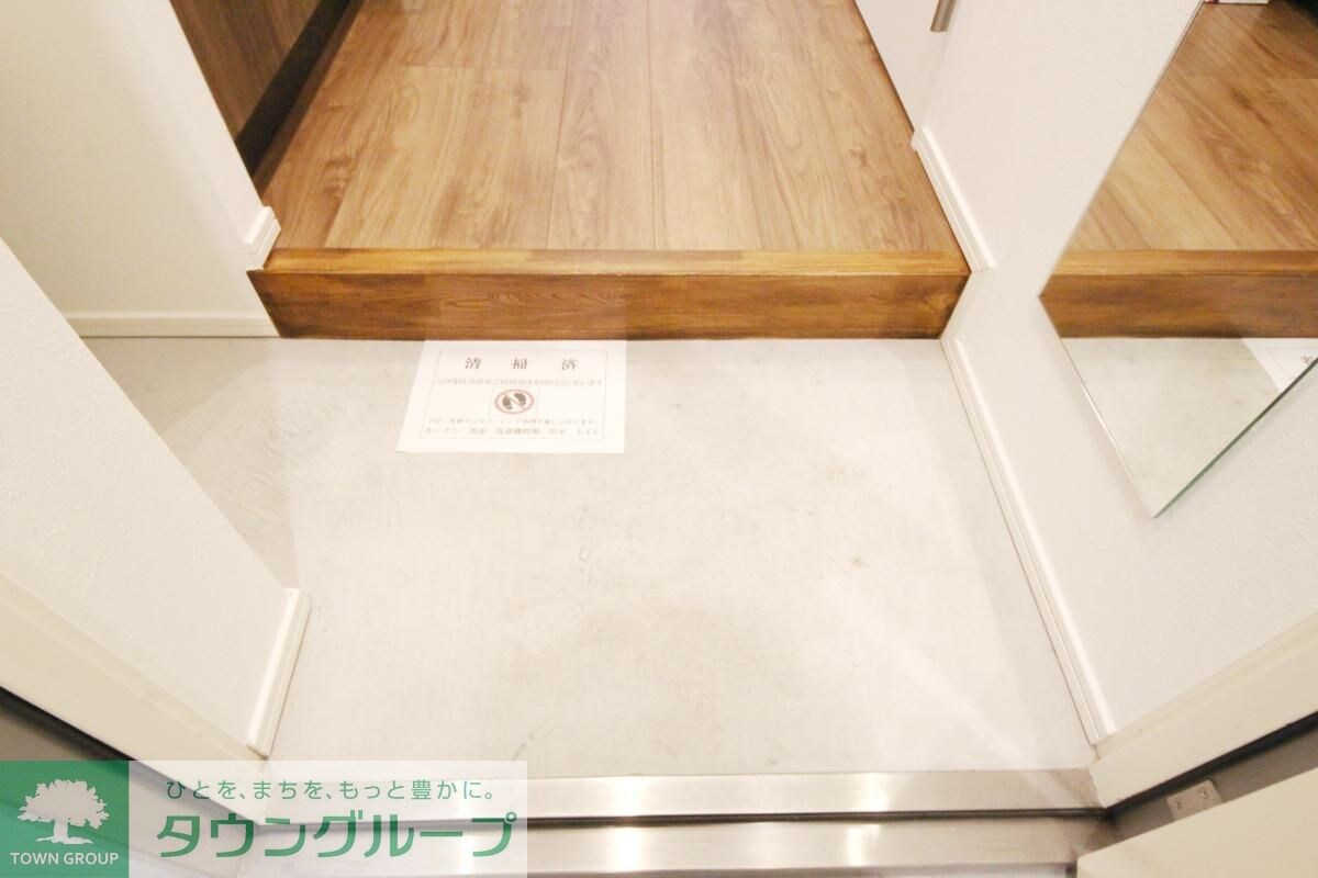 物件内観写真3　(玄関)