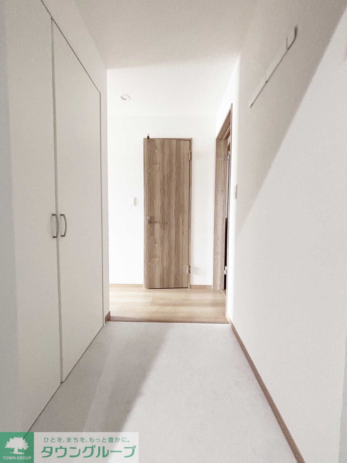 物件内観写真3　(玄関)