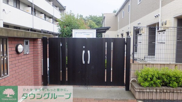 エントランス(オートロックゲート付き。)