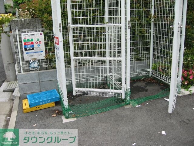 物件内観写真5　(ゴミ置き場)