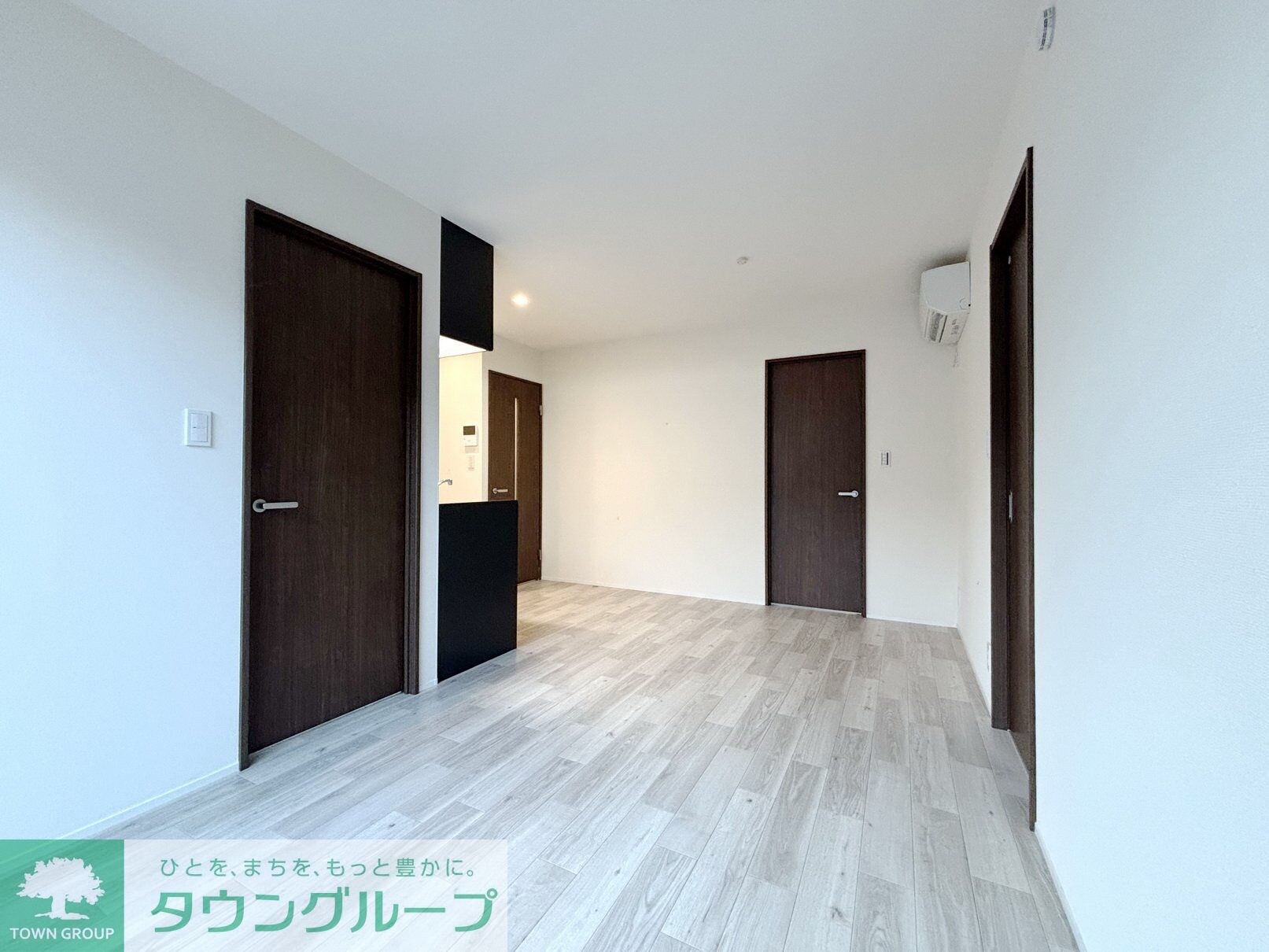 物件内観写真3　(リビング/居室)