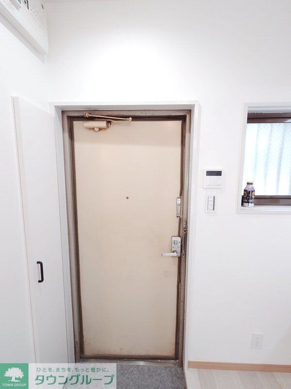 物件内観写真11　(玄関)