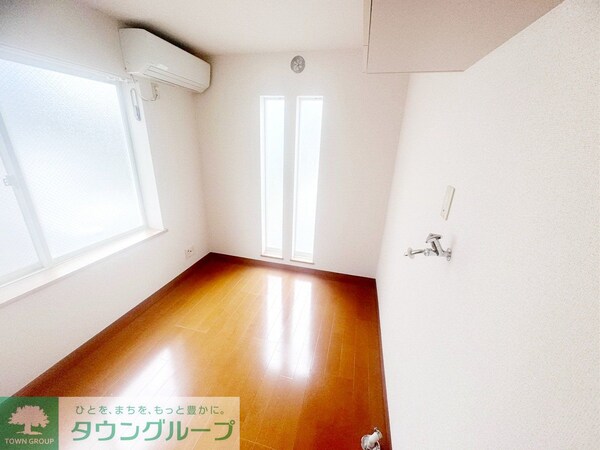 リビング・居室(別部屋の写真です。)