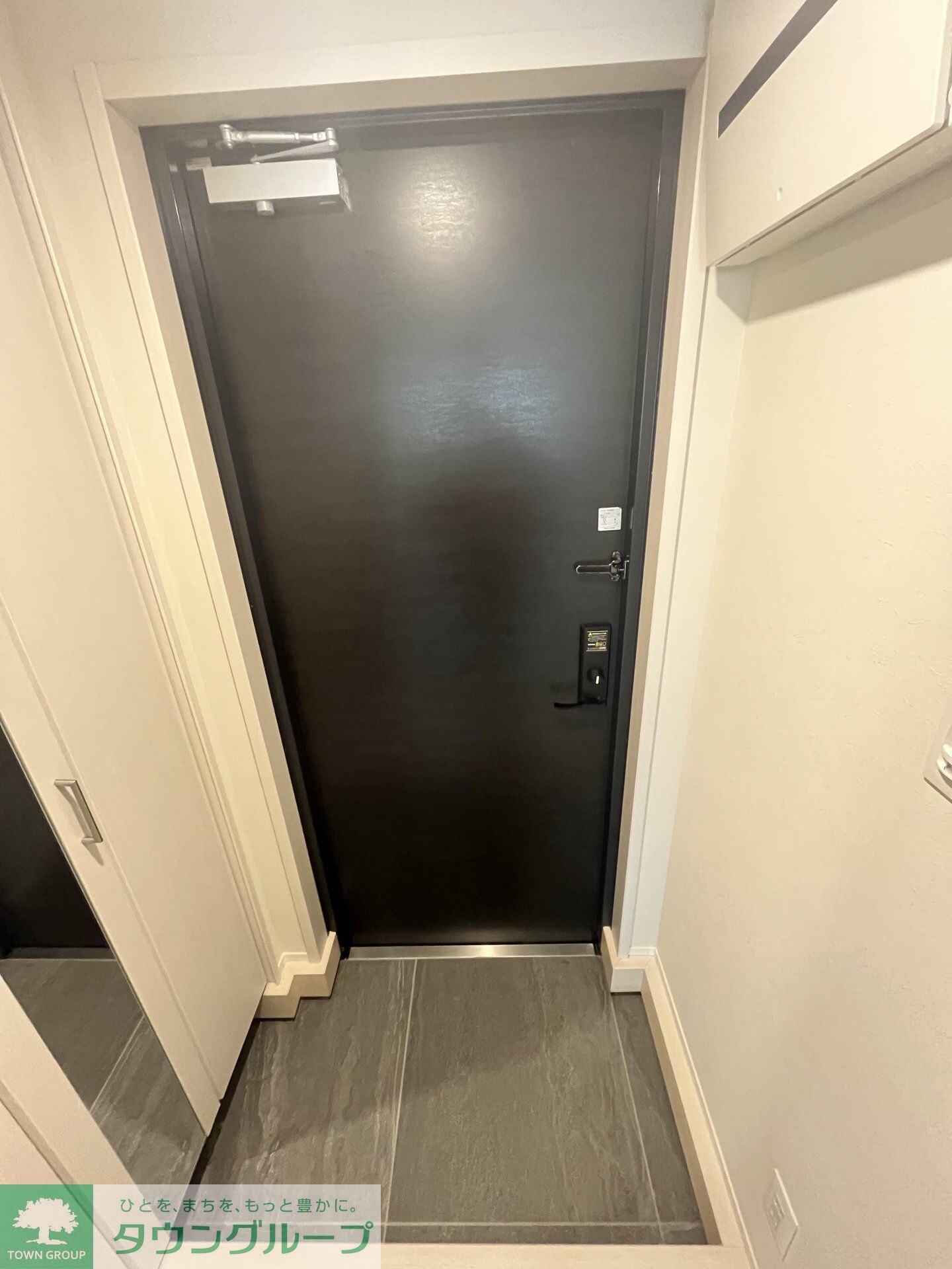 物件内観写真13　(エントランス)