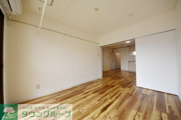 リビング・居室(※別号室のリフォーム後の写真)