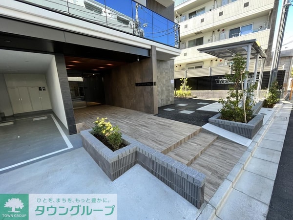 エントランス(駐車場)