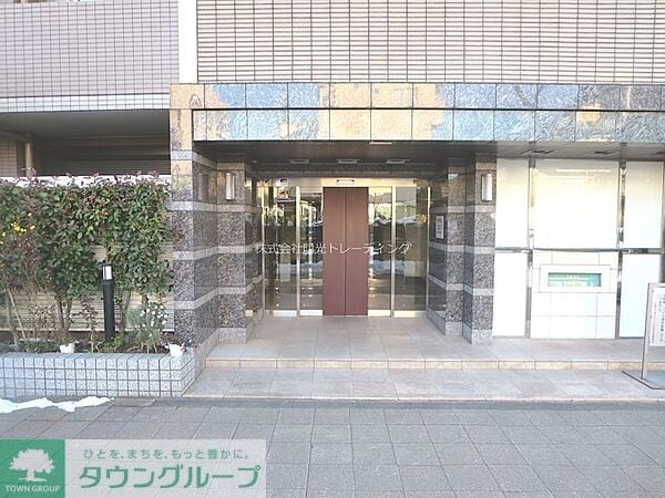 エントランス(内見の予約先はタウンハウジング中野店になります★)