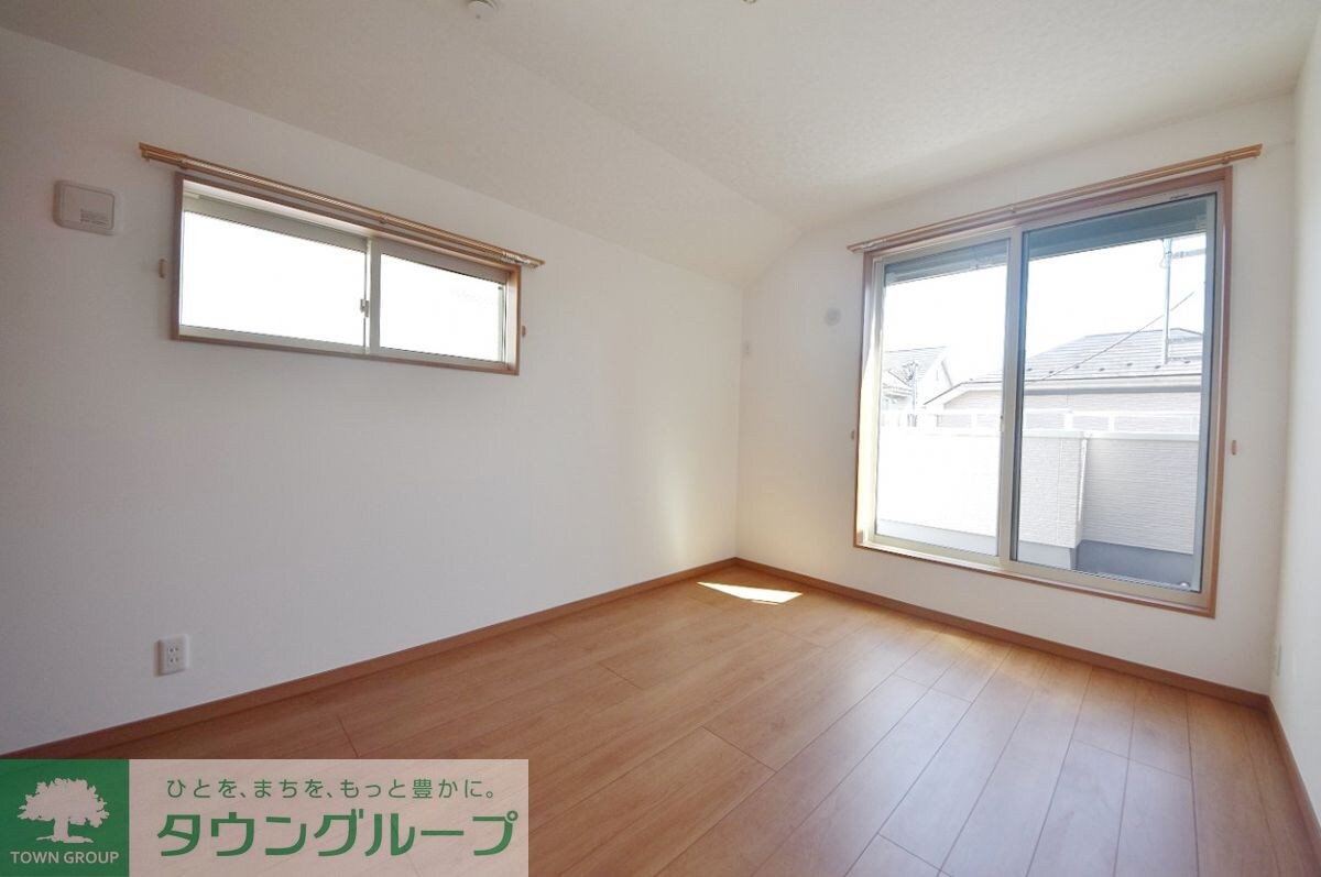 物件内観写真3　(リビング/居室)