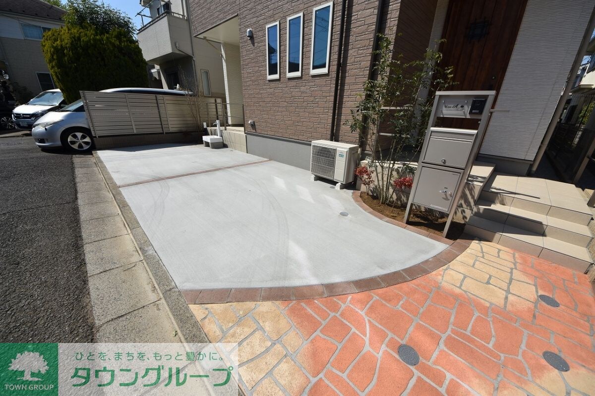 物件内観写真5　(駐車場)