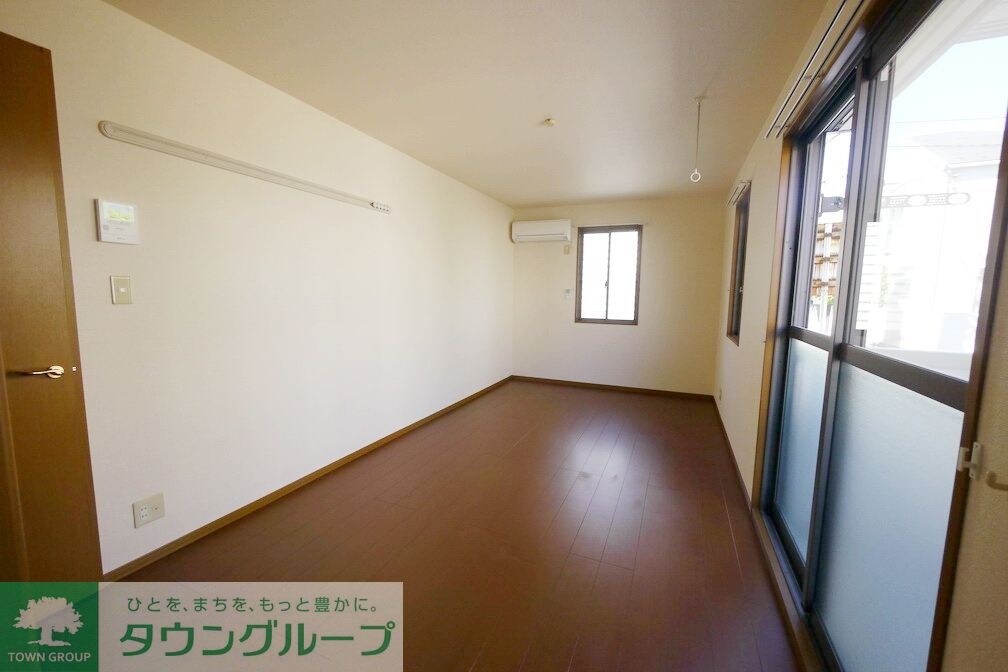 物件内観写真13　(リビング/居室)