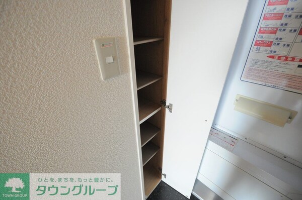 玄関(仕様・設備は原状と異なる場合有。現状優先)