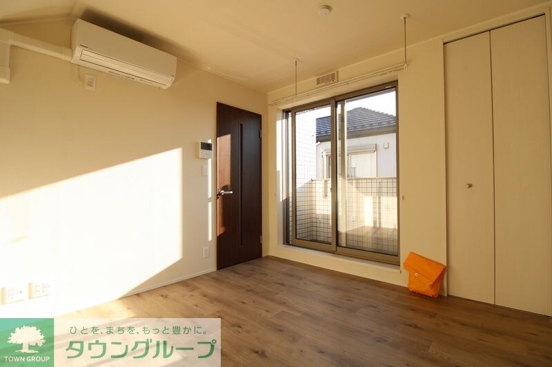 物件内観写真2　(リビング/居室)