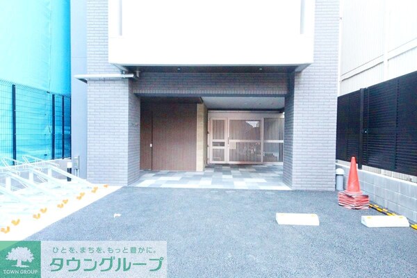 エントランス(駐車場)