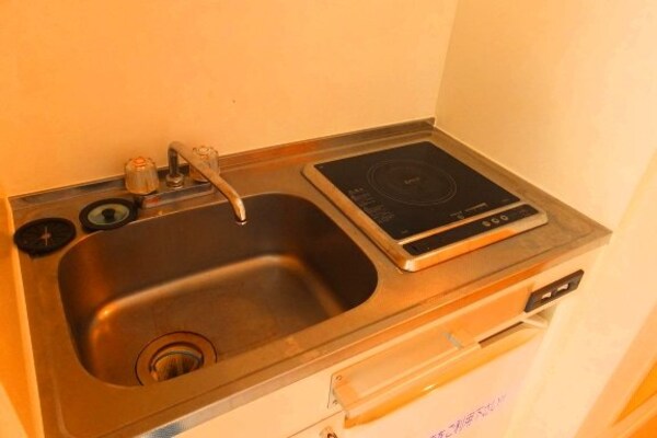 キッチン(同タイプ物件のため、形状や間取りサイズ等実際とは異なります。)