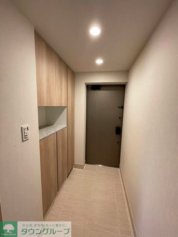 物件内観写真5　(玄関)