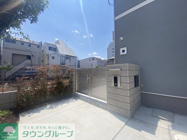 エントランス(駐車場)