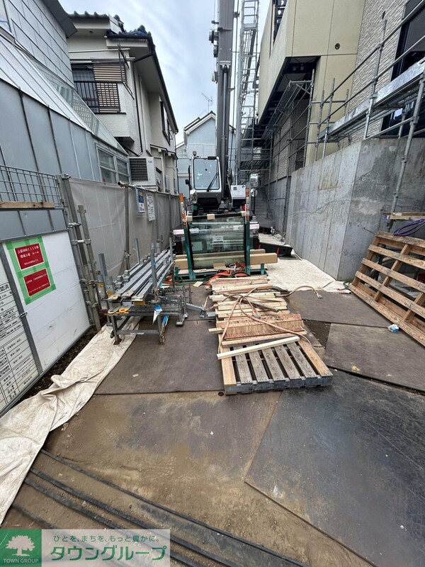 エントランス(駐車場)
