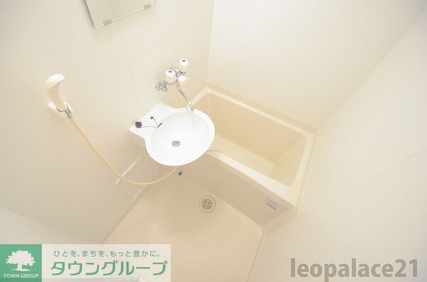 バス／シャワールーム等(同タイプの間取り撮影につき実際の物件とは異なる場合があります)