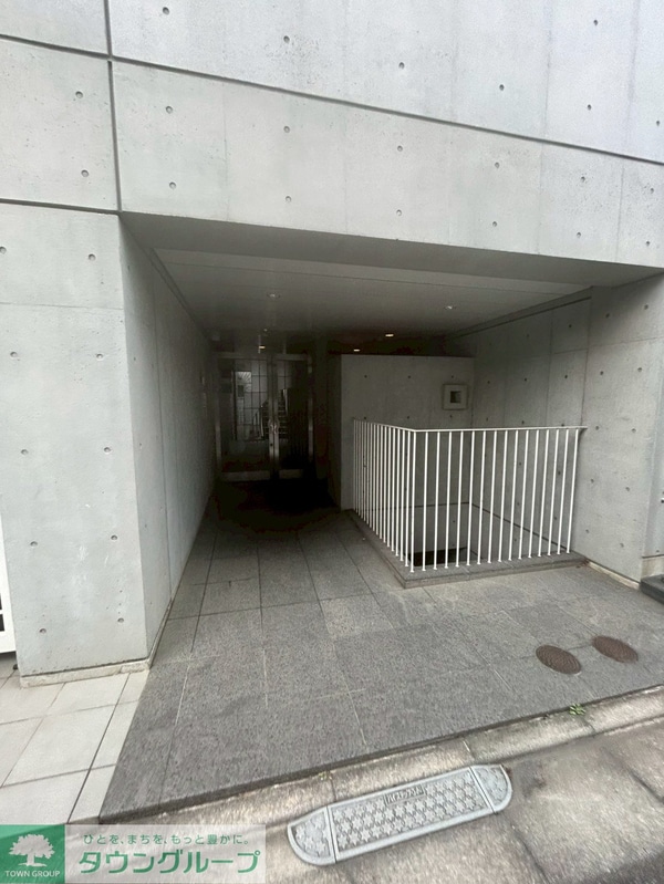 エントランス(駐車場)