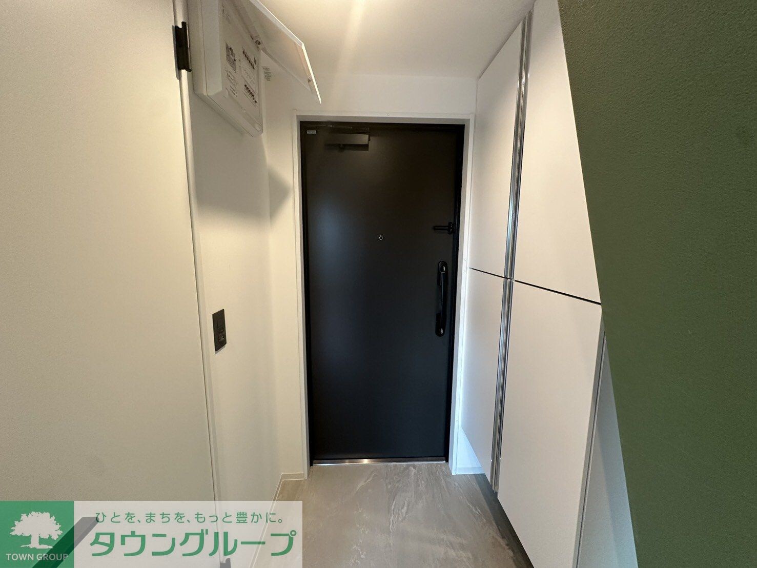 物件内観写真7　(玄関)