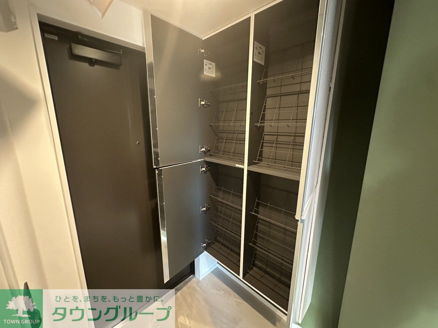 物件内観写真8　(玄関)